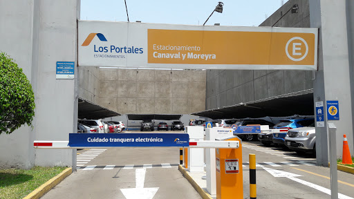 Playa de Estacionamiento Derteano - Los Portales