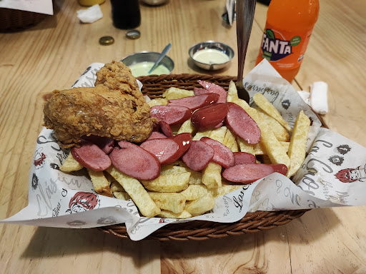 Bárbaros Pollos y Salchipapas SMP